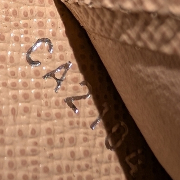 Authentic Vintage Louis Vuitton Cream Epi  Leather Zippy Long Wallet - Picture 11 of 11